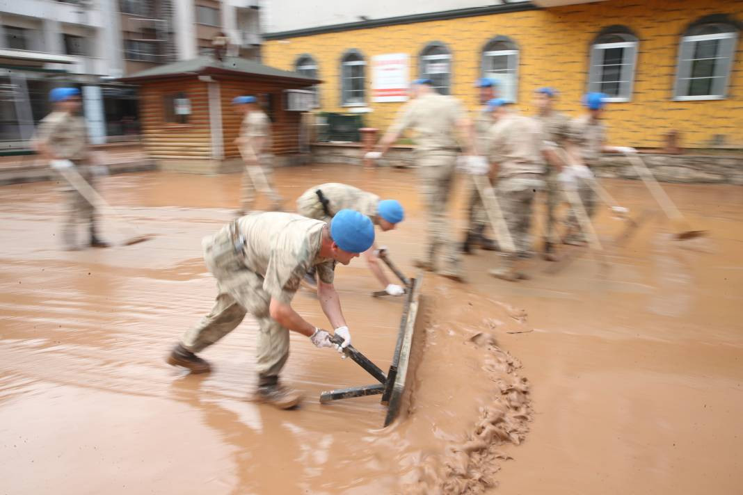 Bartın’daki sel felaketi havadan görüntülendi. Yardıma Mehmetçik koştu - Resim: 33
